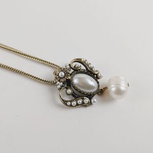 🖤3 for 25🖤Gold Tone Ornate Faux Pearl Necklace